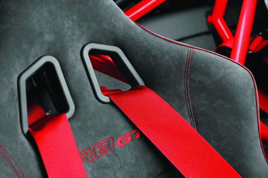 Детали интерьера Audi R8 GT 2010 года  (EU) (фото 55 из 55)